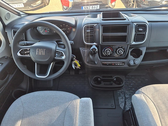 LMC CRUISER 2.0 T750 EF DEMOBIL 140HK Husbil Aut 15 of 21