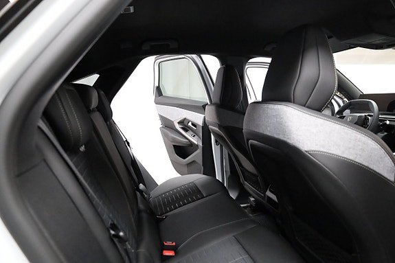 Peugeot e-3008 15 of 26