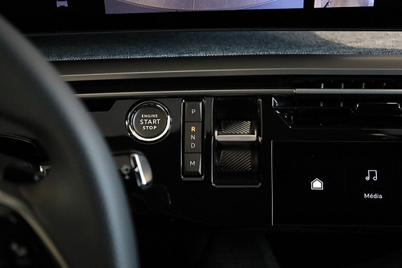 Peugeot e-3008 24 of 26