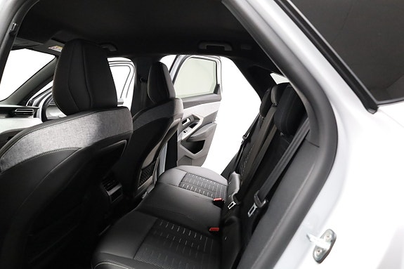 Peugeot e-3008 14 of 26