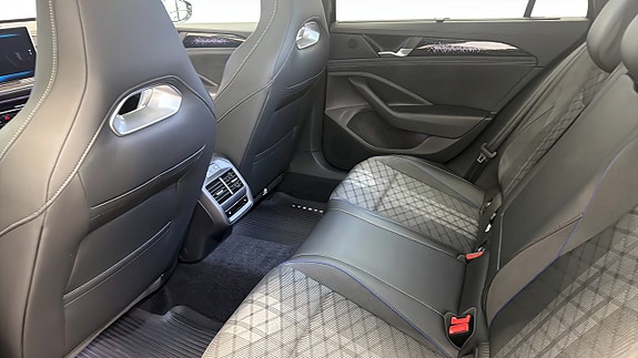 Volkswagen Passat 13 of 15