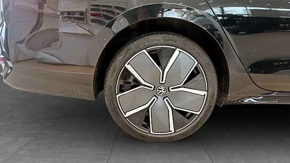Volkswagen Passat 6 of 15