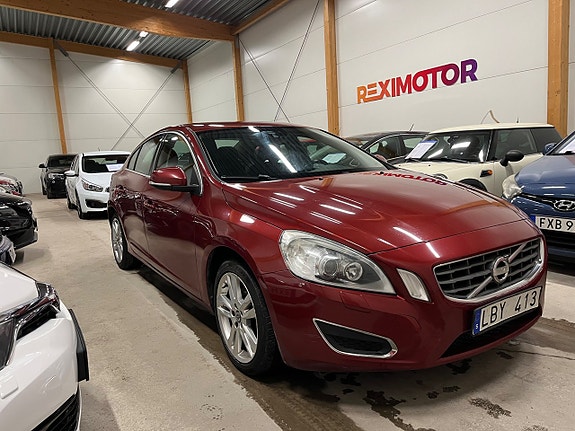 Volvo S60 2 of 5
