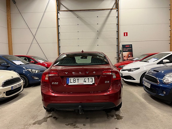 Volvo S60 4 of 5