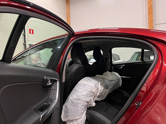 Volvo S60 12 of 13