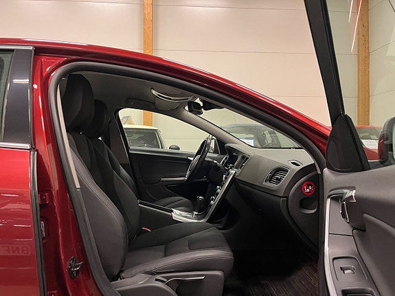 Volvo S60 8 of 13