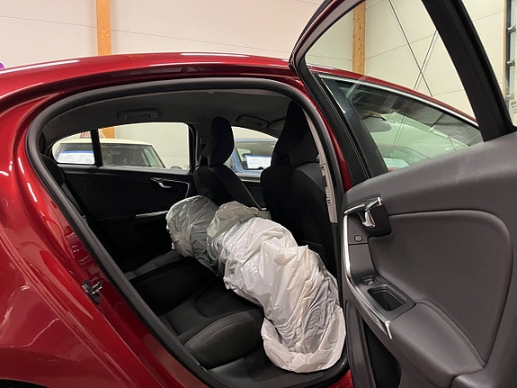 Volvo S60 10 of 13