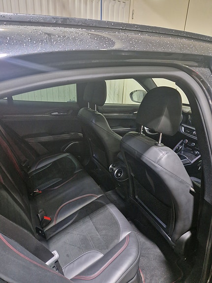 Alfa Romeo Stelvio Quadrifoglio 3 of 4