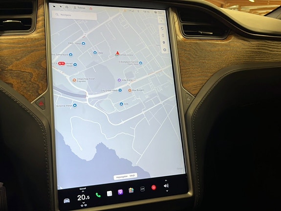 Tesla Model S 18 of 23