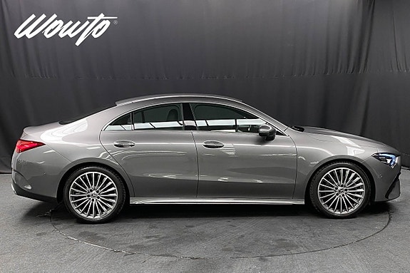 Mercedes-Benz CLA200 3 of 5