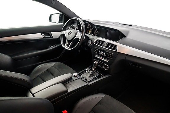 Mercedes-Benz C63 23 of 26