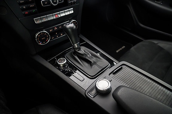 Mercedes-Benz C63 17 of 26
