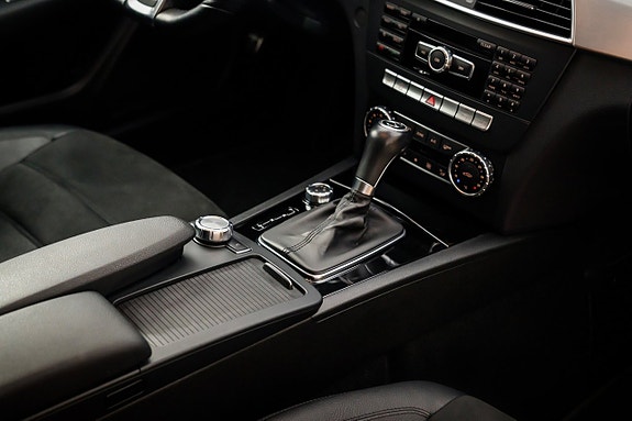 Mercedes-Benz C63 24 of 26