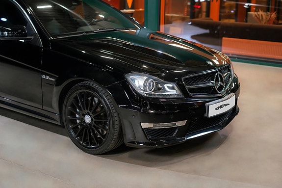 Mercedes-Benz C63 2 of 5