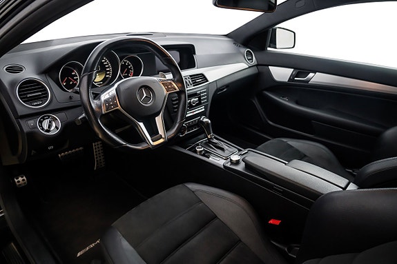 Mercedes-Benz C63 13 of 26