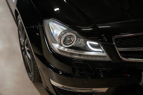 Mercedes-Benz C63 11 of 26