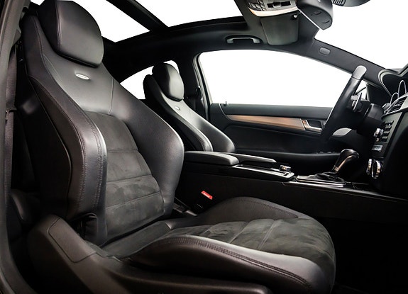 Mercedes-Benz C63 20 of 26