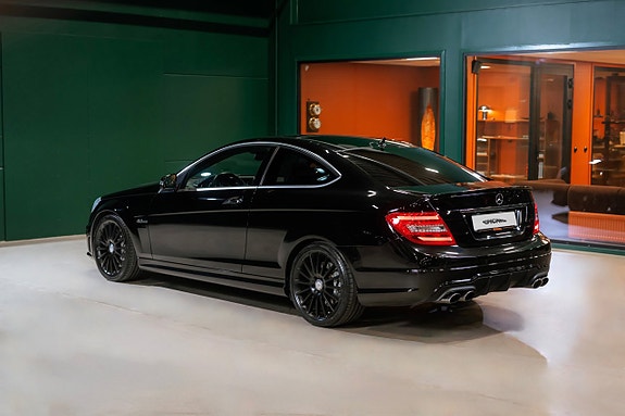 Mercedes-Benz C63 3 of 5