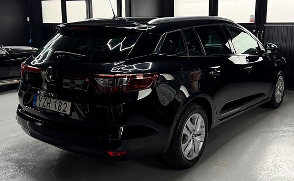 Renault Megane IV 4 of 5
