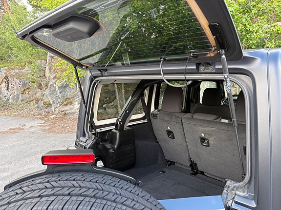 Jeep Wrangler 14 of 19