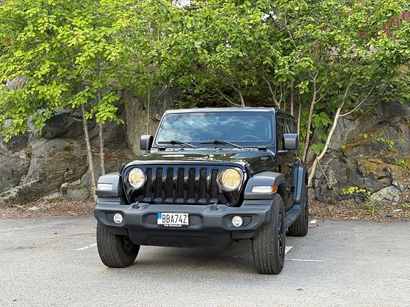 Jeep Wrangler 2 of 19