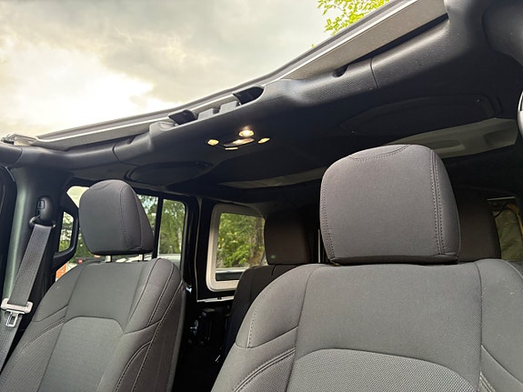 Jeep Wrangler 9 of 19