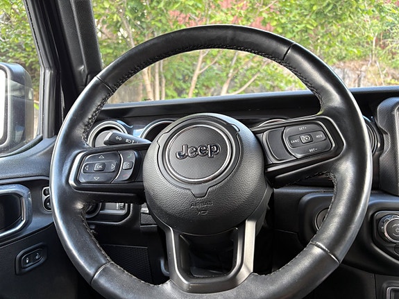 Jeep Wrangler 15 of 19
