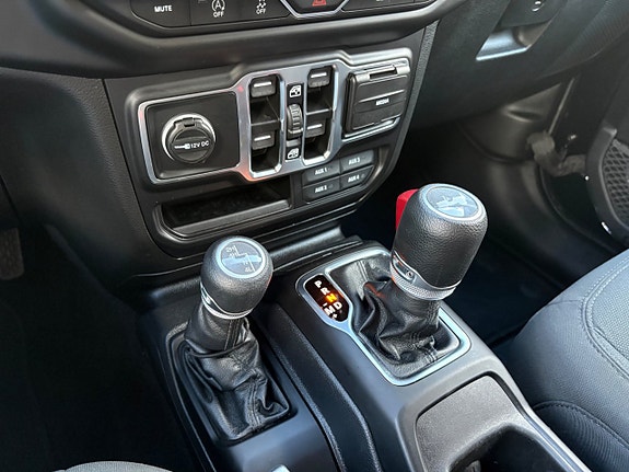 Jeep Wrangler 17 of 19