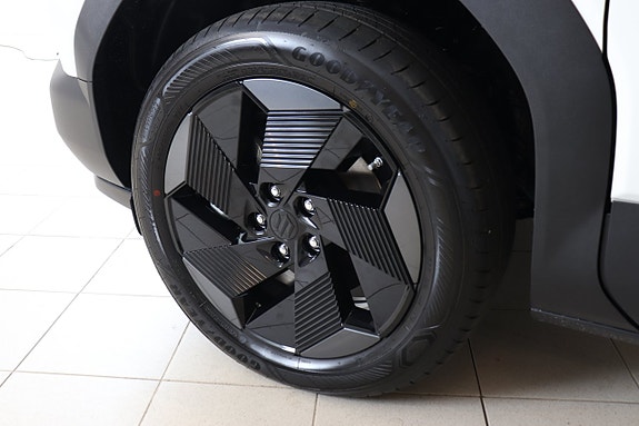 Suzuki eVitara 8 of 25
