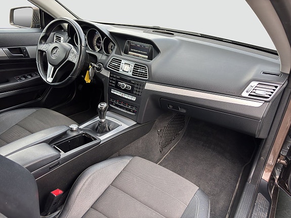 Mercedes-Benz E200 10 of 14