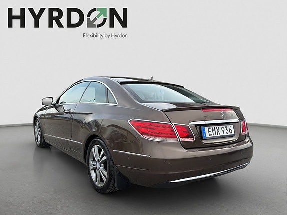 Mercedes-Benz E200 4 of 5