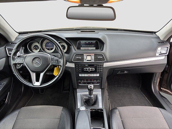 Mercedes-Benz E200 12 of 14