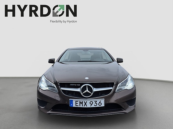 Mercedes-Benz E200 2 of 5