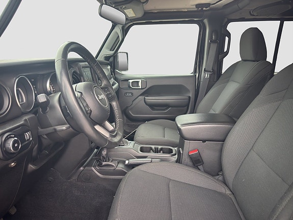 Jeep Wrangler 9 of 13