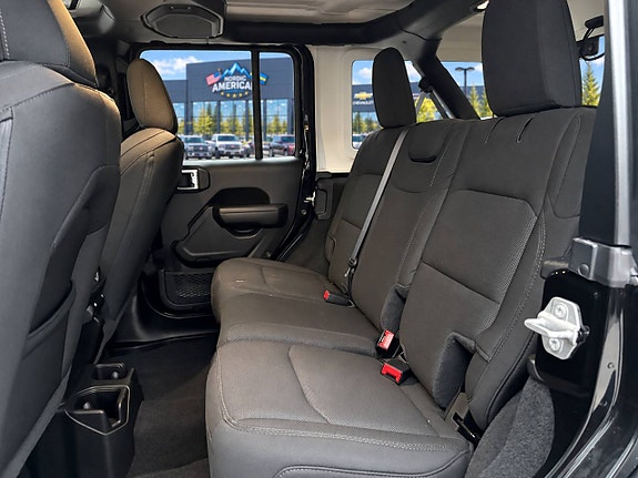 Jeep Wrangler 14 of 21