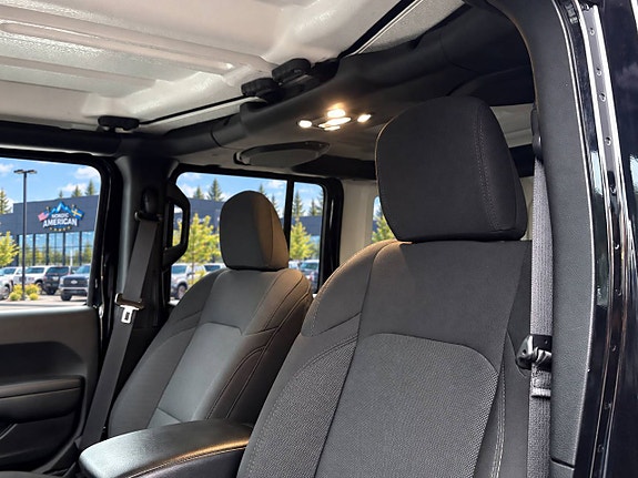 Jeep Wrangler 13 of 21