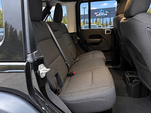 Jeep Wrangler 15 of 21