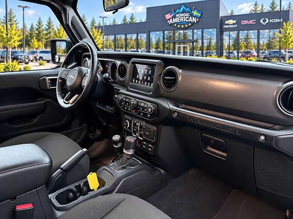 Jeep Wrangler 12 of 21