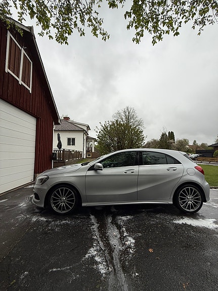 Mercedes-Benz A200 2 of 5