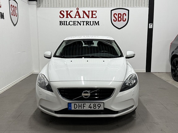 Volvo V40 2 of 10