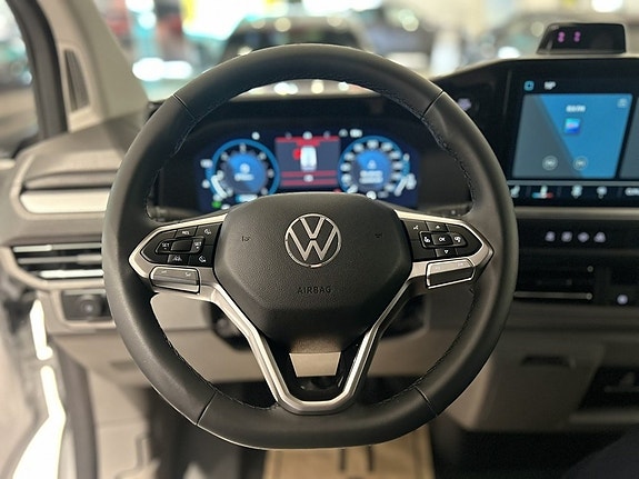 Volkswagen Transporter 12 of 17