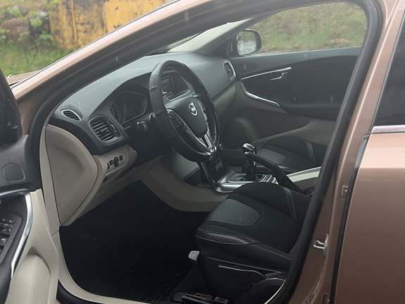Volvo V40 6 of 9