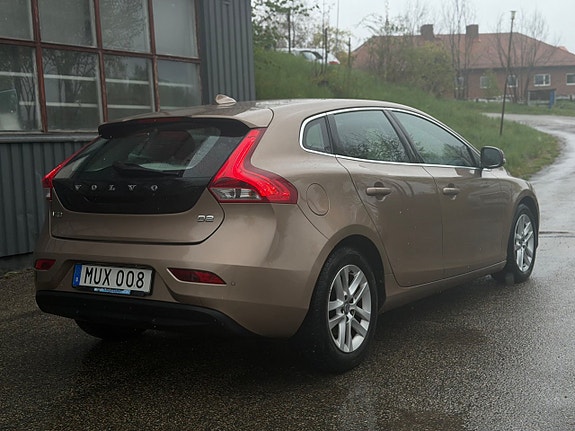 Volvo V40 4 of 5