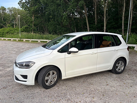 Volkswagen Golf Sportsvan 2 of 5