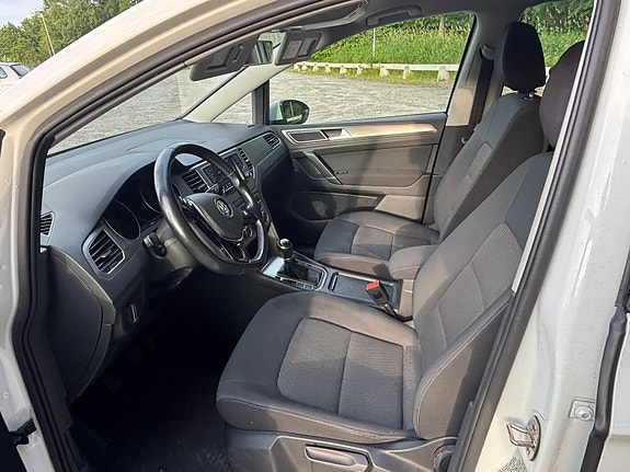 Volkswagen Golf Sportsvan 4 of 5