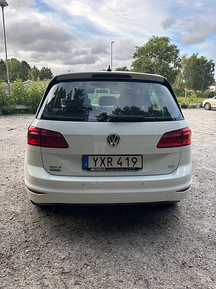 Volkswagen Golf Sportsvan 3 of 5