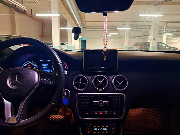 Mercedes-Benz A180 4 of 5