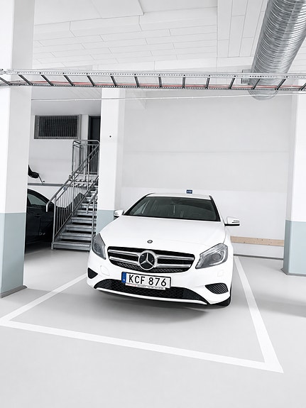 Mercedes-Benz A180 2 of 5