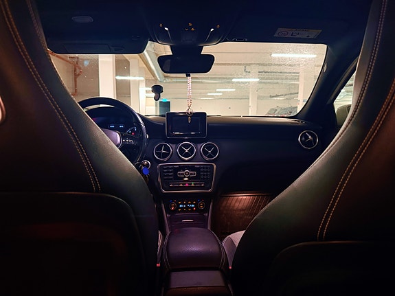 Mercedes-Benz A180 3 of 5