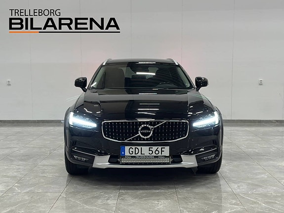 Volvo V90 Cross Country 3 of 5